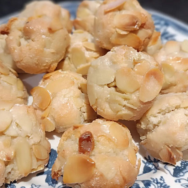 Petits fours poches kirsch amandes
